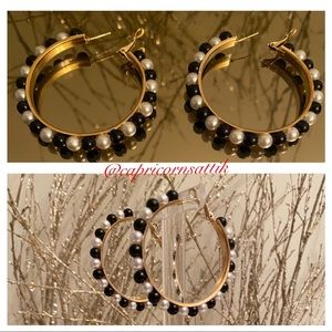 Blk/Wht Pearl Hoops✨✨